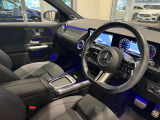 メルセデス・ベンツの定める厳しい基準をクリアしたお車のみをご案内させて頂きます。納車前整備はメーカー規定に基づき100項目以上にも及ぶ点検を熟練のメカニックによって行いご納車させて頂きます。
