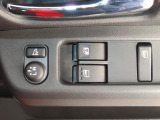 電動格納ミラーあり。駐車の時に便利です。パワーウインドウも付いてます。
