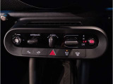 純正ナビです。とても使いやすく、Bluetooth&USBオーディオインターフェイスで、電話も音楽も楽しめます。