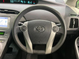 インテリアに合わせたデザインのステアリングは、運転される方のことも考え、運転しやすい形状、大きさです。是非一度、実際に触ってお確かめください。