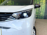 【LEDヘッドライト】悪天候や夜間走行時も良好な視界を確保し安心して運転できる高輝度LEDヘッドライトを装備!点灯速度が早く、消費電力も抑えられています。