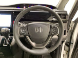 ハンドルにHondaセンシング系のクルーズコントロールやレーンキープアシストなどのスイッチと、オーディオの操作スイッチが装備されています。ハンドルから手を離さず安全に操作できます。