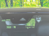 【i-ACTIVESENSE】走行中に前方の車両等を認識し、衝突しそうな時は警報とブレーキで衝突回避と被害軽減をアシスト。より安全にドライブをお楽しみいただけます。