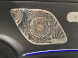 メルセデス・ベンツの定める厳しい基準をクリアしたお車のみをご案内させて頂きます。納車前整備はメーカー規定に基づき100項目以上にも及ぶ点検を熟練のメカニックによって行いご納車させて頂きます。