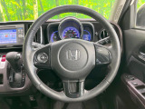 【純正革巻きステアリング】上質な革を使用することで、手にしっかり馴染みとても運転しやすいハンドルです♪