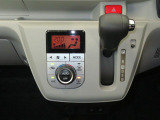 オートエアコンで暑い夏も寒い冬も快適な車内で運転出来ます。