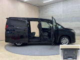 スライドドアは子供やお年寄りでも乗り降りしやすい!狭い場所に駐車した時、壁や隣の車にドアをぶつける心配もありません。雨の日で濡れにくく、お子様のいるママにもおススメな機能です!☆両側電動です♪☆