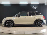 MINIのアロイ・ホイールは、MINIらしさの象徴である、ゴーカート・フィーリングを向上させるために技術の粋を集めて開発されています。
