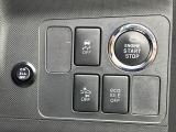 【スマートアシスト】走行中に前方の車両等を認識し、衝突しそうな時は警報とブレーキで衝突回避と被害軽減をアシスト。より安全にドライブをお楽しみいただけます。