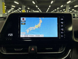 ディスプレイオーディオやカーナビは、現代のドライブにおいて欠かせない装備のひとつです。初めての場所でも迷いにくく、快適なルート案内で運転をサポートします。移動中のエンターテインメント性も高まります。