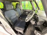 【オートエアコン】一度お好みの温度に設定すれば、車内の温度を検知し風量や温度を自動で調整。暑い&hellip;寒い&hellip;と何度もスイッチ操作をする必要はありません。快適な車内空間には必須の機能ですね♪