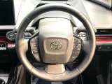 【純正革巻きステアリング】上質な革を使用することで、手にしっかり馴染みとても運転しやすいハンドルです♪