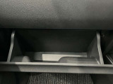 車検証入れになどにも使える便利な収納BOXあります。