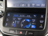 ★使いやすさや安全性を追求したステアリング周り!高級車ゆえにスイッチ類が多いのも特徴ですね!考え尽くされた配置ですぐに使いこなす事が出来ますのでご安心下さい!是非、体感してみて下さい!!