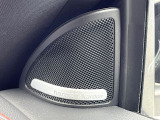 ●harman/kardonサウンドシステム:オーディオ専門メーカーが手掛けるプレミアムスピーカーを装備。多数のスピーカーから、音の粒立ちまで分かる高品質な音楽をお楽しみいただけます。