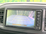 【バックカメラ】駐車時に後方がリアルタイム映像で確認できます。大型商業施設や立体駐車場での駐車時や、夜間のバック時に大活躍!運転スキルに関わらず、今や必須となった装備のひとつです!