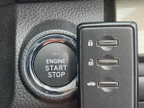 便利なキーレス&プッシュスタートシステム♪この電子キーを携帯しているだけで簡単にエンジンの始動やドアの解錠、施錠が可能です!また万が一の時も安心なエンジンイモビライザーもついてます!