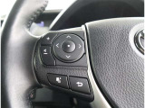 ステアリングスイッチ付き。前方から目を離すことなく操作することが可能です。