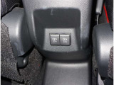 後席の方も使いやすい位置に充電用のUSBポートが付いていて、とても便利ですよ(^^♪