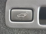 【パワーバックドア】スマートキーや運転席のボタンを押すだけでリアゲートが自動で開閉します!荷物を持っている時や、高い位置にあるバックドアを閉める際に便利な機能です♪