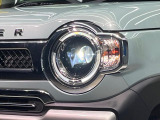 【LEDヘッドライト】悪天候や夜間走行時も良好な視界を確保し安心して運転できる高輝度LEDヘッドライトを装備!点灯速度が早く、消費電力も抑えられています。