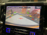 【バックカメラ】運転席から画面上で安全確認ができます。駐車が苦手な方にもオススメな便利機能です。