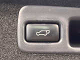 【パワーバックドア】スマートキーや運転席のボタンを押すだけでリアゲートが自動で開閉します!荷物を持っている時や、高い位置にあるバックドアを閉める際に便利な機能です♪