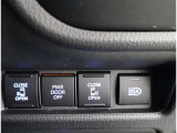 オートマチックハイビームとは、先行車や対向車のライトを認識し、ハイビームとロービームを自動で切り替える機能です。夜道の視界を確保します。詳細は販売店スタッフまでおたずねください。