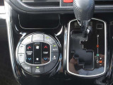 左右独立温度コントロールフルオートエアコンです。運転席、助手席それぞれで独立して温度設定ができます。冷え性の方が乗っても安心ですね♪