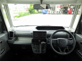 視界が広く開放感のある運転席まわりです!