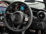 【 アペルタ認定中古車 】自社での車両確認に加え、第三者機関2社へ鑑定を依頼し、車両状態をチェック。商品化の時点で万が一不備があれば対応、安心してお届け出来るお車の状態に仕上げます。