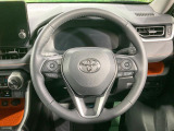 【純正革巻きステアリング】上質な革を使用することで、手にしっかり馴染みとても運転しやすいハンドルです♪