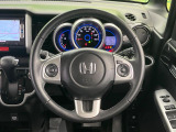 【純正革巻きステアリング】上質な革を使用することで、手にしっかり馴染みとても運転しやすいハンドルです♪