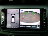アラウンドビューモニター。空の上から見下ろすような視点でスムース駐車。
