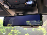 【デジタルインナーミラー】後席の大きな荷物や同乗者で後方が確認しづらい時でも安心!カメラが撮影した車両後方の映像をルームミラー内に表示。クリアな視界で状況の確認が可能です!