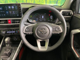 インテリアに合わせたデザインのステアリングは、運転される方のことも考え、運転しやすい形状、大きさです。是非一度、実際に触ってお確かめください。