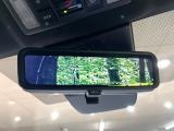 【カラーヘッドアップディスプレイ】現在の速度や走行情報をデジタル表示で運転席前方のガラスに投影!カラー付きで視認性も高く、運転中目線をずらさず必要な情報を確認できるのでとっても便利で安心!