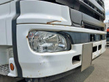 フロントバンパー運転席側にキズ・ヘコミがあります。