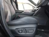 パワーシート搭載。微妙な調整が手軽にでき、ピッタリなポジションで運転することが可能です。