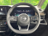 インテリアに合わせたデザインのステアリングは、運転される方のことも考え、運転しやすい形状、大きさです。是非一度、実際に触ってお確かめください。