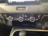 運転席と助手席にはシートヒーターが付いています☆寒い時期に腰周りを温めてくれるので体全体が温まりやすいのは勿論、暖房と違い顔に風が当たらないので、乾燥肌やドライアイの方でも大丈夫☆