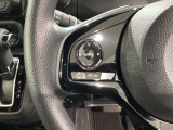 ステアリングにオーディオ操作スイッチが付いています。オーディオ画面に直接タッチしなくても操作が出来ますので、運転に集中できます。