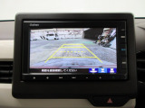 バックカメラの画像です。ガイドラインがスムースな車庫入れをサポートいたします!車庫入れの安心感がアップしますね☆