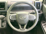 インテリアに合わせたデザインのステアリングは、運転される方のことも考え、運転しやすい形状、大きさです。是非一度、実際に触ってお確かめください。