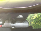【ホンダセンシング】走行中に前方の車両等を認識し、衝突しそうな時は警報とブレーキで衝突回避と被害軽減をアシスト。より安全にドライブをお楽しみいただけます。