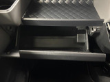 【グローブボックス】車検証入れ等の収納に便利です♪