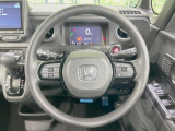 インテリアに合わせたデザインのステアリングは、運転される方のことも考え、運転しやすい形状、大きさです。是非一度、実際に触ってお確かめください。