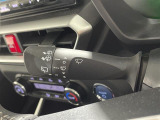 【オートワイパー(AUTO)】雨が降り出した時に、雨滴検出用センサー(レインセンサー)が雨滴を感知すると、自動でワイパーが動作します。