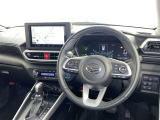 運転席まわりです。 各操作スイッチは使いやすい位置に配置されてます。