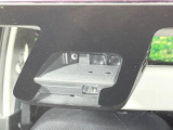 【スマートブレーキサポート】走行中に前方の車両等を認識し、衝突しそうな時は警報とブレーキで衝突回避と被害軽減をアシスト。より安全にドライブをお楽しみいただけます。